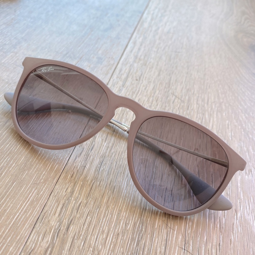 Authentic Ray Ban Erika glasses & case 🕶